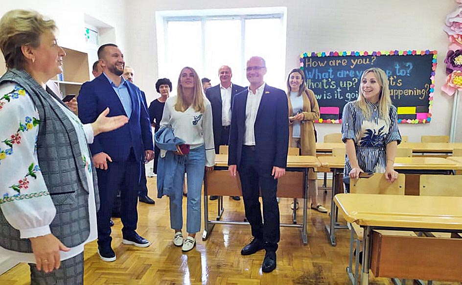 Народні депутати — учасники форуму місцевого самоврядування в Боремлі — познайомилися з роботою педагогів. Фото надав автор
